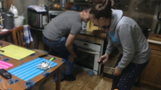 электрошокер в ногу)) смотреть онлайн
