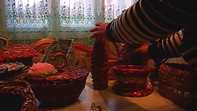 Поделки из бумажных трубочек.Плетение из газет. смотреть онлайн