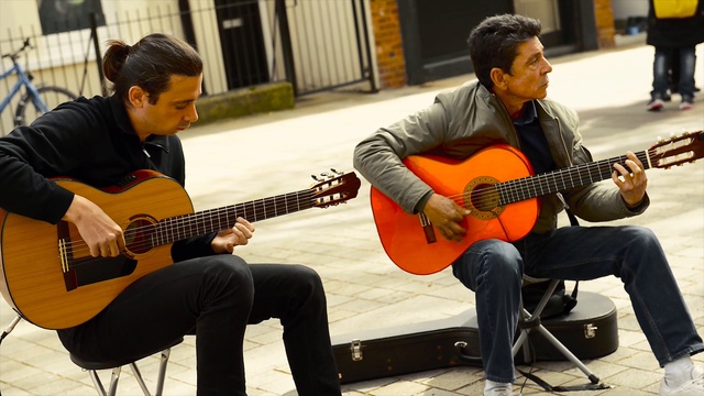ФЛАМЕНКО УЛИЧНЫЕ МУЗЫКАНТЫ 4K UHD ► Гитаристы Круто Сыграли На Гитаре смотреть онлайн