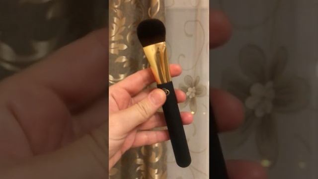 Кисть для тональной основы Giordani Gold смотреть онлайн
