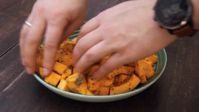 Салат из запеченной тыквы и свеклы с козьим сыром смотреть онлайн