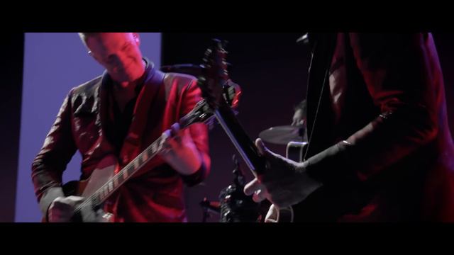 Iggy Pop - Break Into Your Heart (Live At The Royal Albert Hall) смотреть онлайн