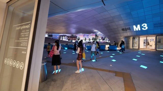 【4K60FPS】 Walking around Dongdaemun Design Plaza (DDP), Seoul, Korea 동대문디자인플라자 смотреть онлайн