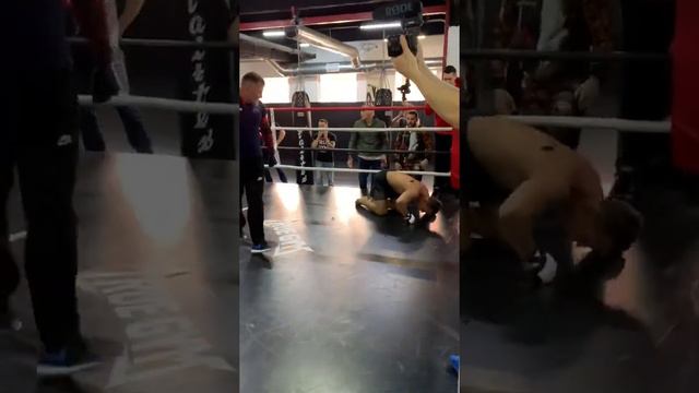 Артём Тарасов и Вячеслав Дацик бой красавицы оба. Полный бой на канале Дневник Хача смотреть онлайн