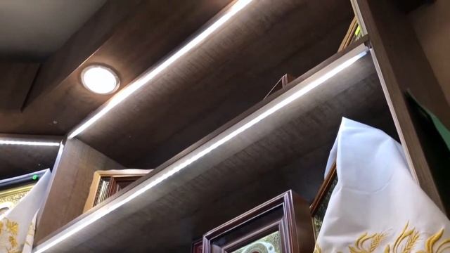 Оборудование для церковной лавки/ проект церковной лавки / витрины, стеллажи для икон смотреть онлайн