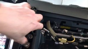 Как достать подстаканник в Toyota Auris 2008