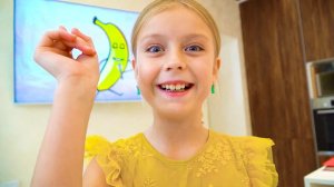 Марго мама и малышка играют как принцессы Мама принцесса