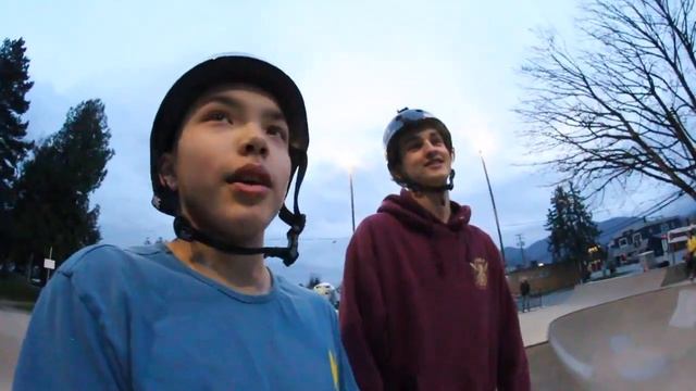 CRAZY 3 WAY GAME OF SCOOT! смотреть онлайн