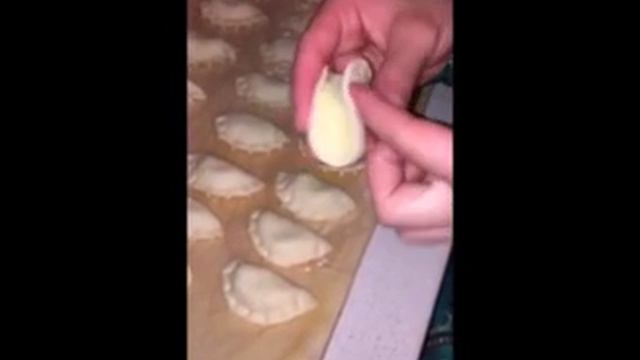 Как красиво лепить вареники. How beautiful sculpt dumplings смотреть онлайн
