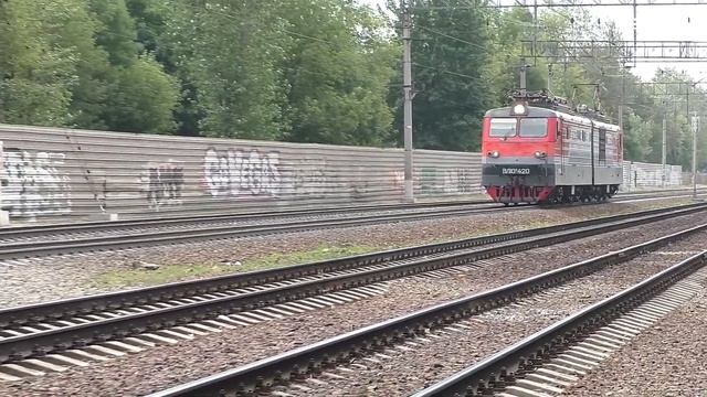 Электровоз ВЛ10К-420 (ТЧЭ-38) следует резервом. смотреть онлайн