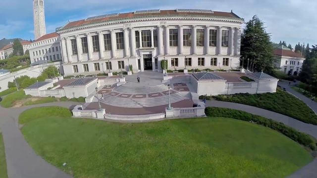 Berkeley Graduation Drone Selfie смотреть онлайн