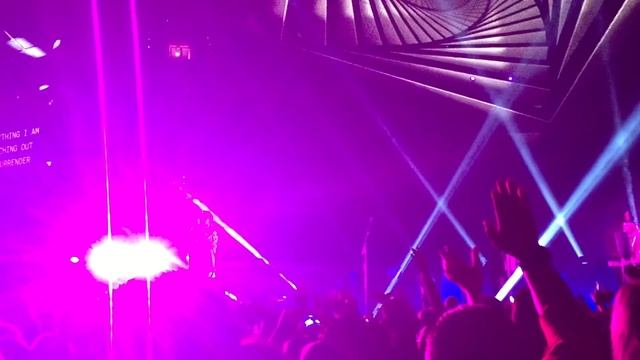 Touch the Sky - Hillsong United, Empires 2.0 at Oracle Arena, Oakland CA смотреть онлайн