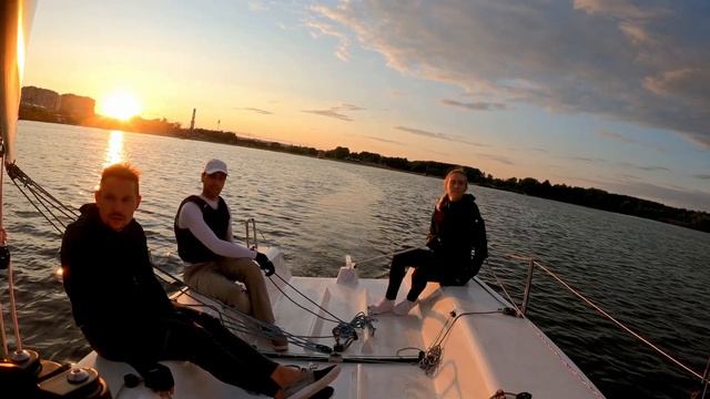 Sunset sailing in Light wind. смотреть онлайн
