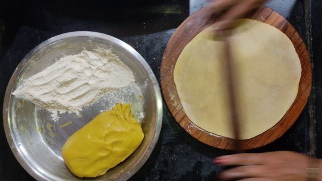 पुणेरी पद्धतीची मऊ लुसलुशीत पुरणपोळी आणि झणझणीत कटाची आमटी - होळी स्पेशल | Puran Poli | Holi Specia смотреть онлайн