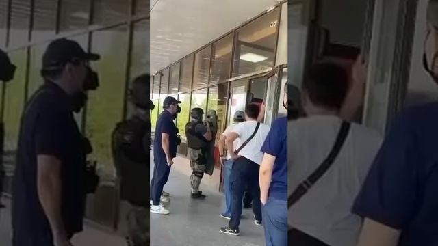 [ Альбом ]
❗️Казахстанский Робин Гуд захватил банк и потребовал перевести все деньги малоимущим и де смотреть онлайн