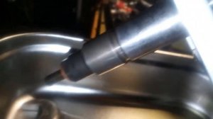 Проверка неисправной форсунки Шахман после диагностики грузовика.