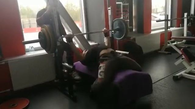 Прогресс в жиме лёжа ?Жека жмёт уже 140 2 по 3 смотреть онлайн