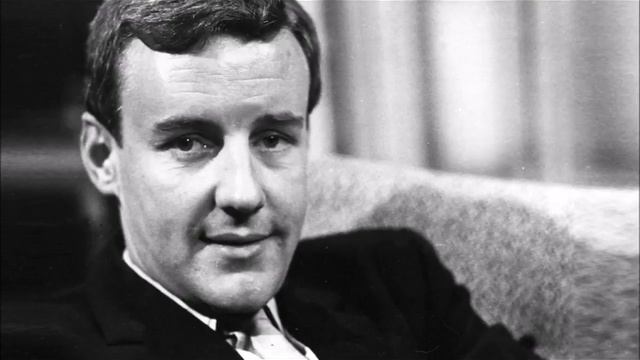 Sonnet 55 by William Shakespeare - Read by Richard Briers смотреть онлайн