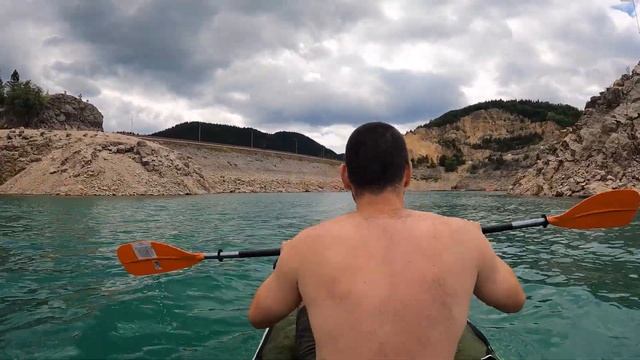 Обзор надувной байдарки Налим-225 на озере Заовине, национальный парк Тара в Сербии смотреть онлайн