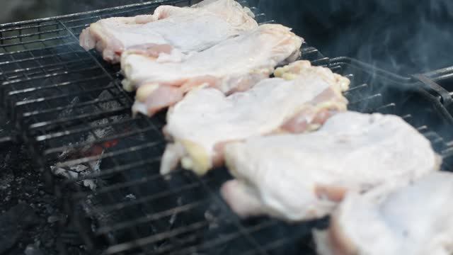 СОЧНЫЙ ШАШЛЫК ЗА 5 МИНУТ. Такой шашлык вы будете делать всегда. смотреть онлайн