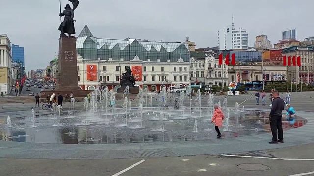 Сухой фонтан в обычный рабочий день/Владивосток смотреть онлайн
