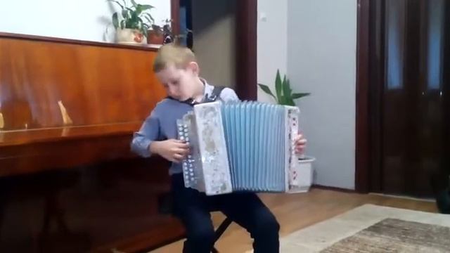 Максим Апалькин - К. Листов "В землянке" смотреть онлайн