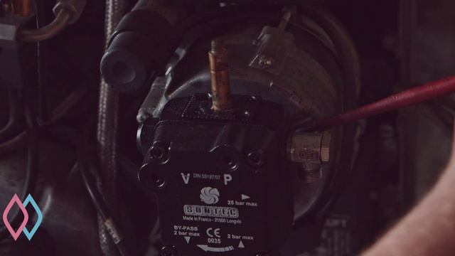 ГОРЕЛКА WEISHAUPT - ЗАМЕНА ТОПЛИВНОГО НАСОСА | НАЛАДКА РАБОТЫ КОТЛА | КОТЕЛЬНАЯ НА ПРОИЗВОДСТВЕ смотреть онлайн