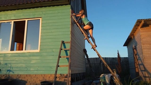 Отделка фасада имитацией бруса. Стена 3 день 4. Дом. смотреть онлайн