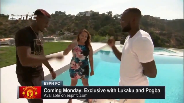 Погба столкнул журналистку в бассейн. Лукаку перешёл в МЮ