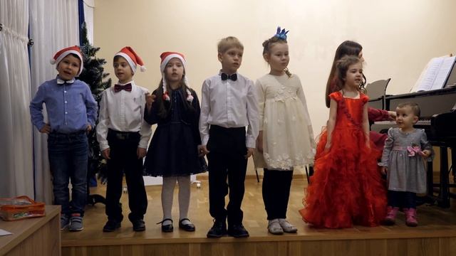 Новогодняя песня! Подготовительная группа. Детская школа искусств №1 г. Майкоп. смотреть онлайн
