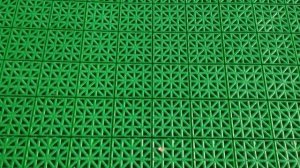 укладка пластиковой плитки- покрытие спортивной площадки