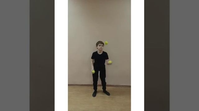 ЖОНГЛИРОВАНИЕ для ДЕТЕЙ/ ЧАСТЬ 2. смотреть онлайн
