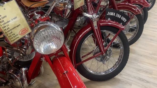 КОЛЛЕКЦИЯ мотоциклов JAWA: Взгляд с Запада смотреть онлайн