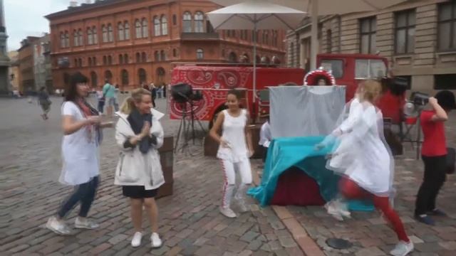 Рига. Уличный спектакль. Август 2017 смотреть онлайн