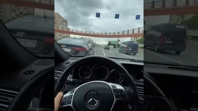 Шашки по городу на Мерседес E 63 AMG смотреть онлайн