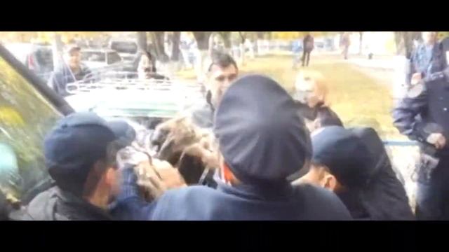 В Украине полиция повязала снежного человека. Йети шьют дело смотреть онлайн