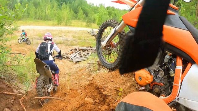 Самая первая эндуро гонка Ксюши. Настрадалась. смотреть онлайн