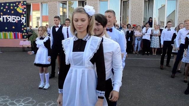 г.Несвиж первая школа 1 сентября 2019/2020 кусочек танца 11 класс смотреть онлайн