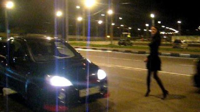 Daihatsu YRV vs Suzuki Swift смотреть онлайн