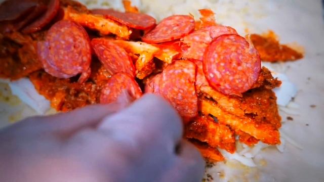 АМЕРИКАНСКАЯ Кухня / Лучшая КОПЧЕНАЯ Рыба, Большая Рулетка КАЛЬЦОНA с Куриным МЯСОМ и Сыром... смотреть онлайн