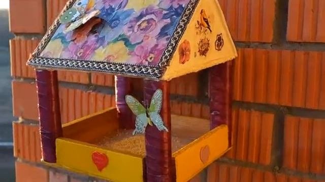 Кормушка для птиц своими руками ( Декупаж ) смотреть онлайн