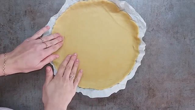 Пироги с кабачками и маслинами