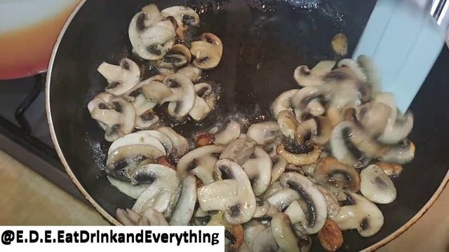 Сирний суп з копченостями та грибами/Cheese Soup With Smoked Meats And Mushrooms