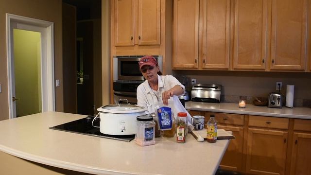 How To Make Bone Broth From Chicken Bones In A Slow Cooker - Benefits Of Chicken Bone Broth смотреть онлайн
