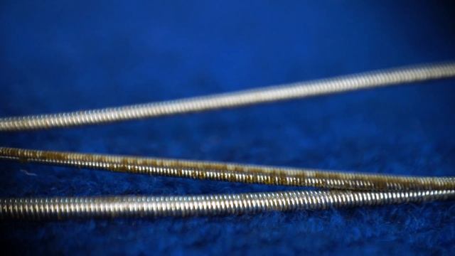 Как часто надо менять струны и почему они перестают звучать и строить. | Ремонт гитар | смотреть онлайн