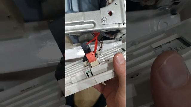 Замена амортизаторов в стиральная машина Bosch Logixx 8. Сильная вибрация при стирке и отжиме. смотреть онлайн