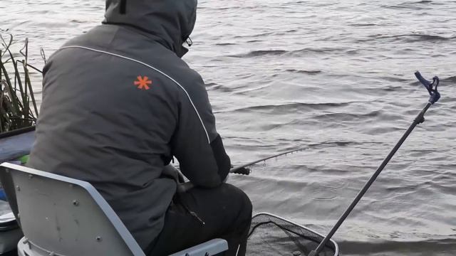 Ловим на фидер в межсезонье! / ФИДЕРБАТЛ #2! смотреть онлайн