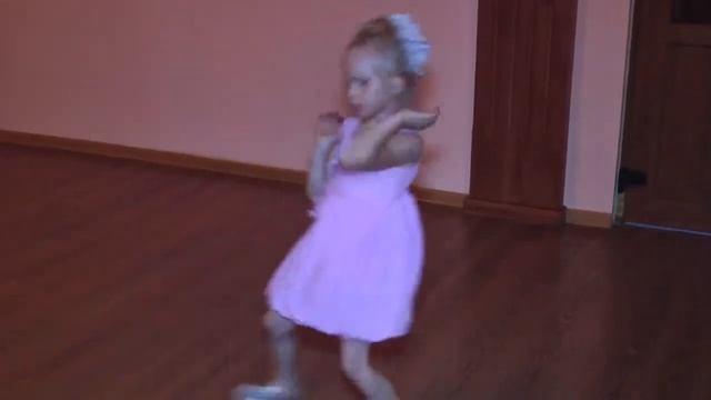 девочка зажигает на свадьбе - a girl kindles at a wedding смотреть онлайн