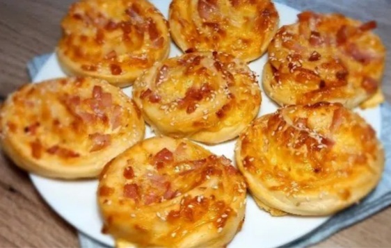 Улитки из дрожжевого теста с ветчиной и сыром. Тесто как пух! смотреть онлайн