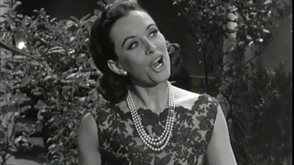 Ingeborg Hallstein sings "Immer wenn ich glücklich bin" by Franz Grothe (video)